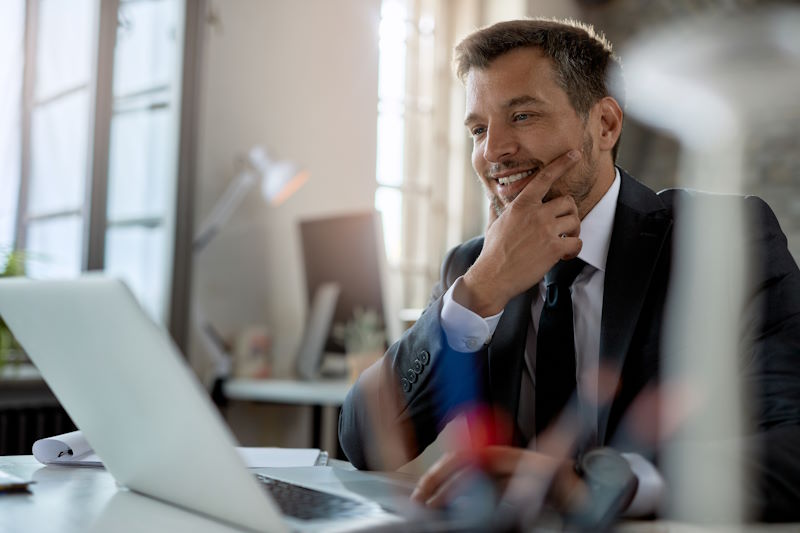 Un stagiaire qui passe la certification CLOE à l'oral.